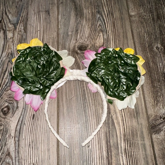 Disney Flower Mickey Mouse Ears Handmade
Soft Comfortable Flirwl Lightweight - Picture 6 of 6